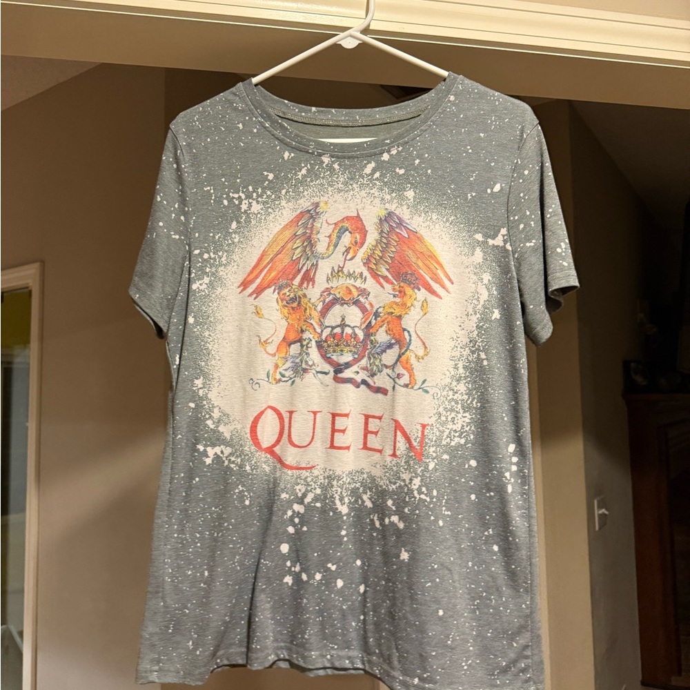 Gray Queen Graphic T-Shirt